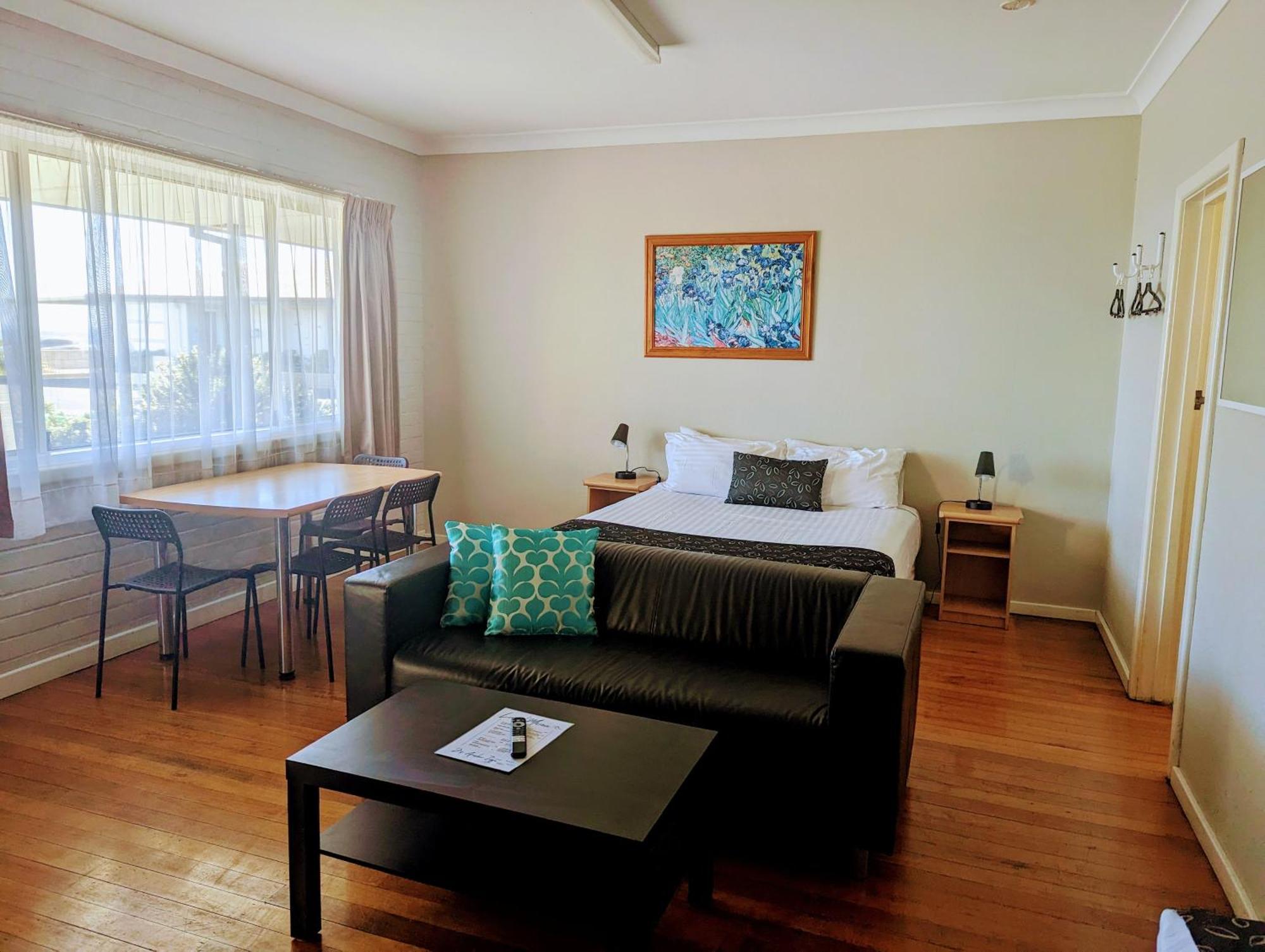 Ocean Drive Motel Банбери Экстерьер фото