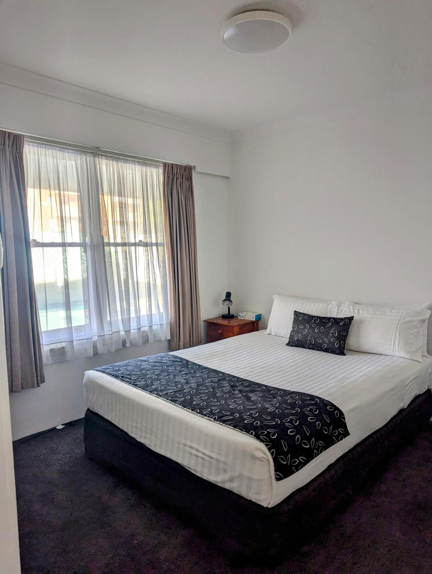 Ocean Drive Motel Банбери Экстерьер фото