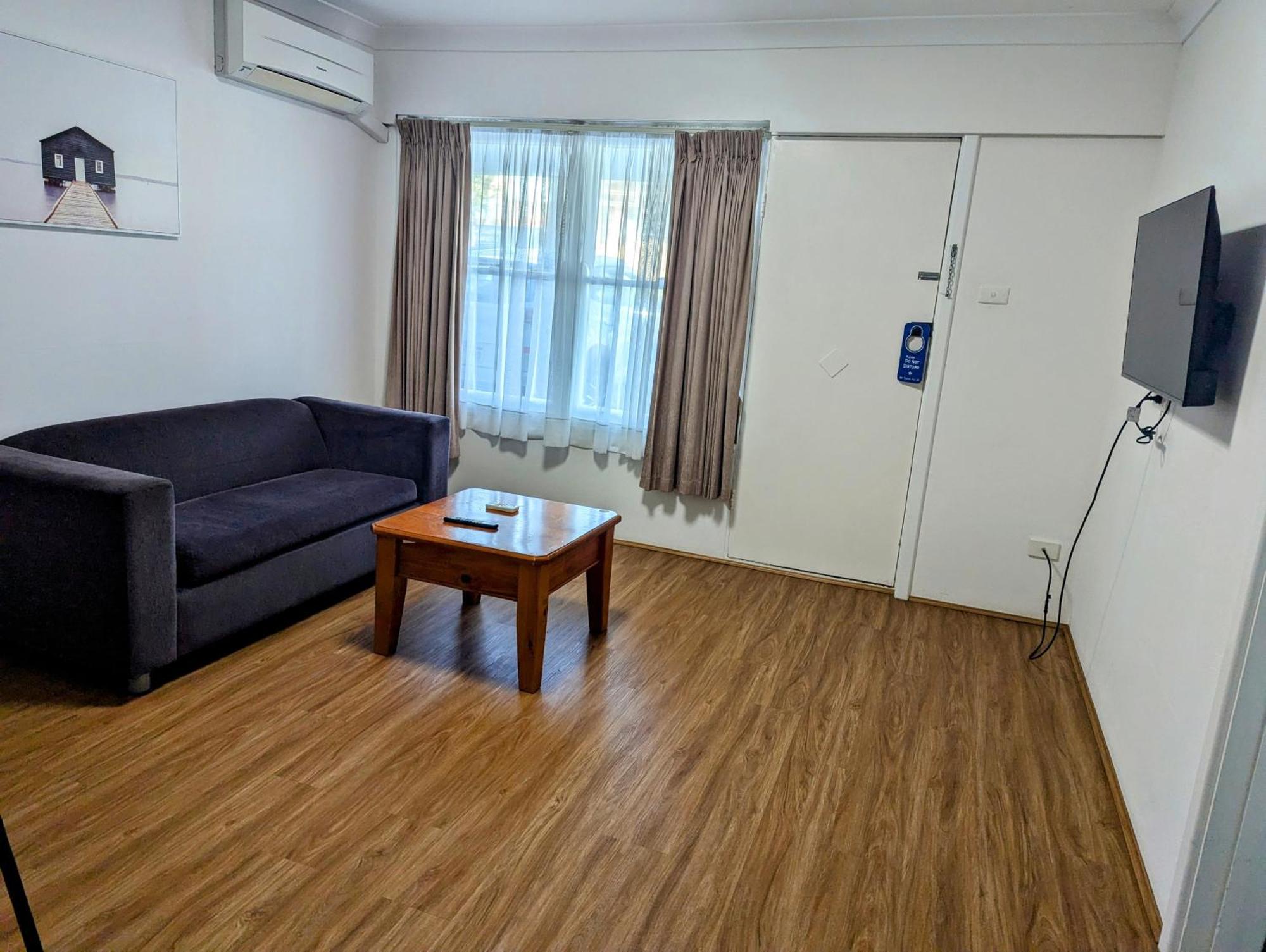 Ocean Drive Motel Банбери Экстерьер фото