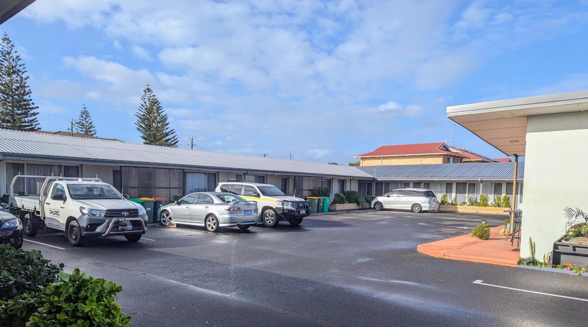 Ocean Drive Motel Банбери Экстерьер фото