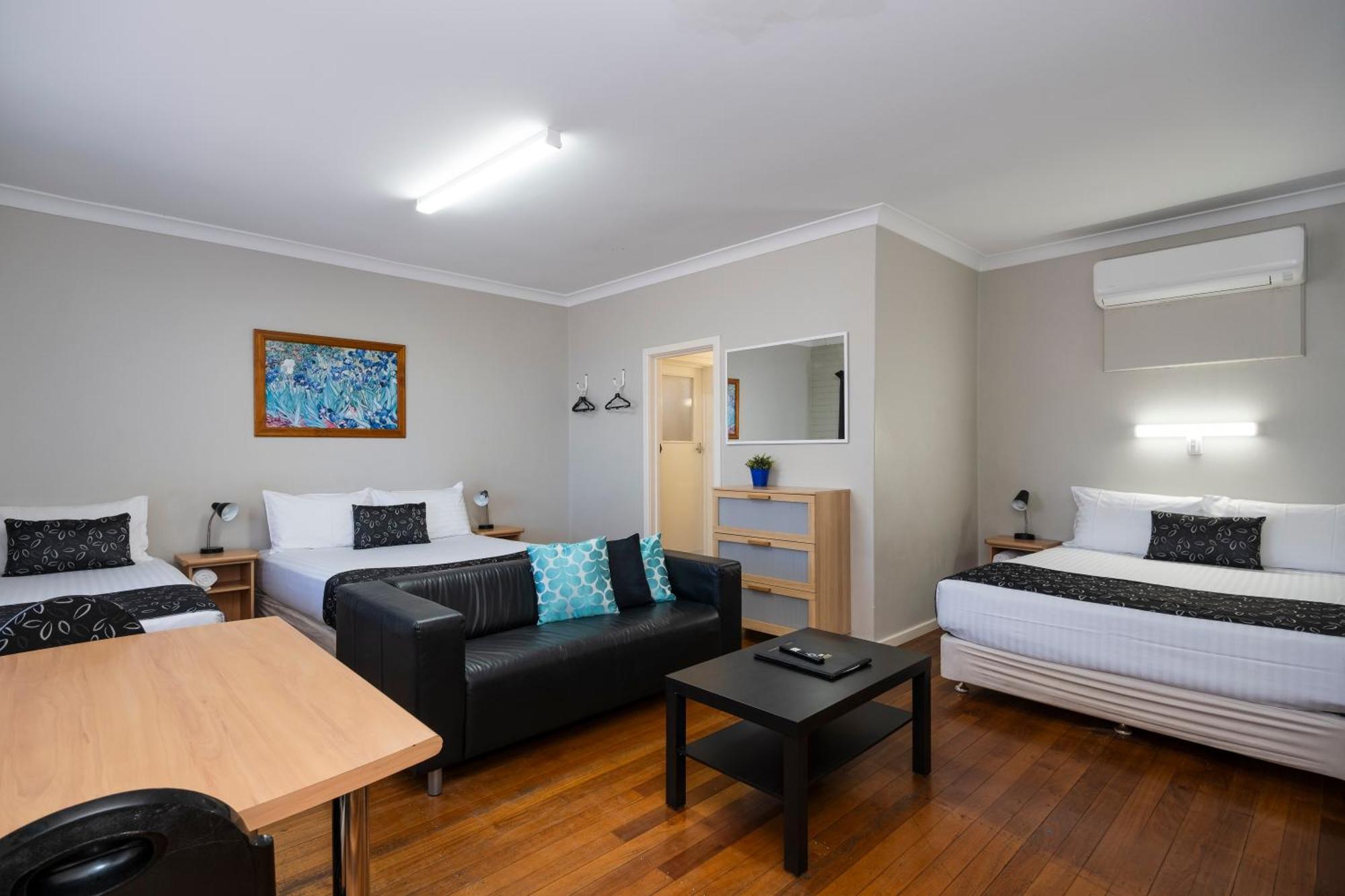 Ocean Drive Motel Банбери Экстерьер фото